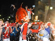 尾頭橋で「中川金魚まつり」－「金魚みこし」でパレード盛り上げる