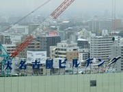 「大名古屋ビルヂング」屋上文字看板撤去－名残雪降る中で