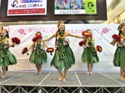 水戸駅で「フラガール全国きずなキャラバン」－100回目の記念公演