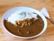 長崎・ハンバーガー店の「牛すじカレー」、低価格・スピードで人気メニューに