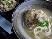 那覇・与儀に沖縄そば店－豚骨とカツオのダブルスープ、かつお節にもこだわり