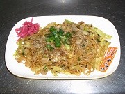 千日前で食べ比べイベント－「富士宮やきそば」を「たこ焼き」が迎え撃つ