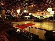 千日前の老舗キャバレー「ユニバース」跡で盆踊り－屋台村も出現