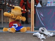 「せんとくん」にハプニング?-1300年祭・平城宮跡会場で落ち込む