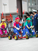 奈良・秋の交通安全県民運動イベントに「マリオカートおじさん」登場