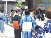 人形町の銀行・旅行代理店など12社、浴衣姿で窓口対応－浴衣をPR