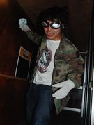 札幌に「ストレス捕獲バー」－エアガンや食器投げ割りでストレス発散