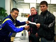 札幌の格闘家らが義援金寄付－東日本大震災のチャリティーイベントで