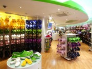 渋谷・スペイン坂に「クロックス」直営店－レディスはフルライン展開