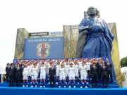 代々木でサッカーW杯日本代表出陣式－巨大龍馬像もお披露目