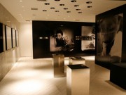 中目黒のフィルムメーカー拠点でモノクロ写真展－新インスタントフィルム発売で