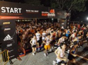 夜間マラソン大会「アディダス・サンダウン・マラソン」－日本人ランナーも多数参加