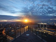 シンガポール最高層のレストラン＆バー－高さ282メートルの大パノラマ