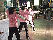 天神の真ん中で「福岡ダンスウィーク」－個性豊か35組が踊る