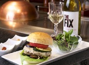 「赤牛バーガー」「うなぎバーガー」－ラマダホテル大阪で限定提供