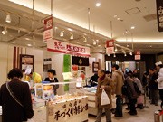 阪急百貨店食料品売り場で東北特集－奇跡の味「金のさんま」も
