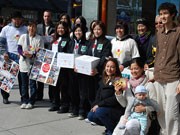 元五輪代表選手、特別街頭募金活動に参加－バンクーバーのダウンタウンで