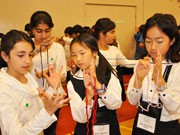 バンクーバーで地元小学生と関西学院初等部の児童が交流会開く