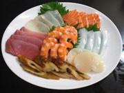 宇部の鮮魚店が「おひなさまセール」－手巻きのネタを限定セット販売