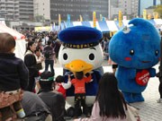 横須賀で「カレーフェスティバル2010」－土産物コンテストも同時開催