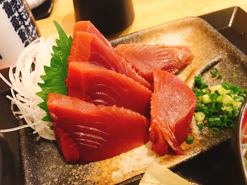 お手頃レースカーテン&お刺身定食の画像です