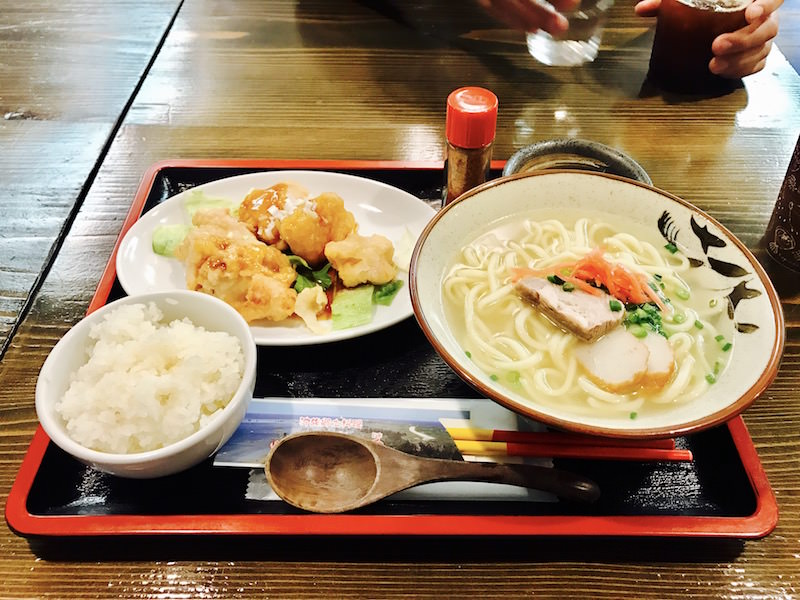 季節のカーテン♪＆沖縄ランチの画像です