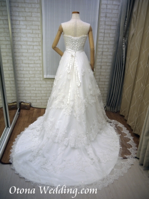 激安格安ウェディングドレスは大人ウェディング.com青山サロン