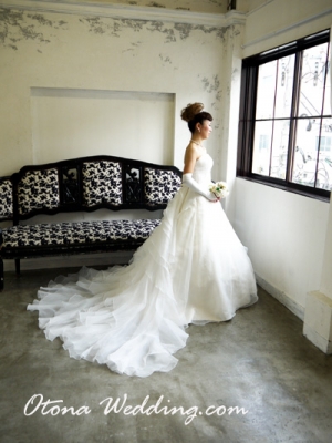 激安格安ウェディングドレスは大人ウェディング.com青山サロン