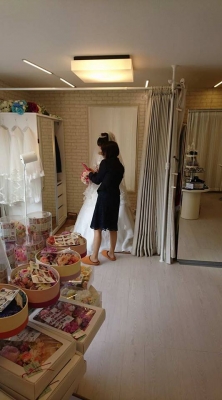 激安格安ウェディングドレスは大人ウェディング.com青山サロン