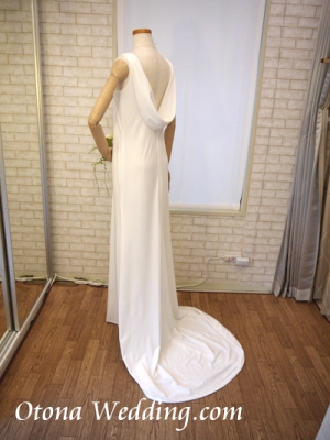 激安格安ウェディングドレスは大人ウェディング.com青山サロン