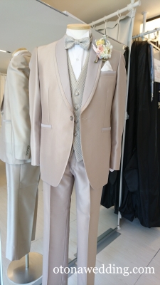 タキシードが長期レンタルで激安格安なのは大人ウェディング.com青山サロン