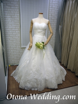 激安格安ウェディングドレスは大人ウェディング.com青山サロン