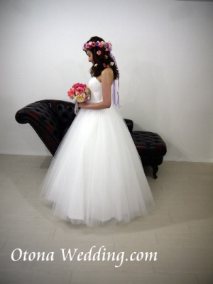 ティアラが激安格安なのは東京青山の大人ウェディング.com青山サロン