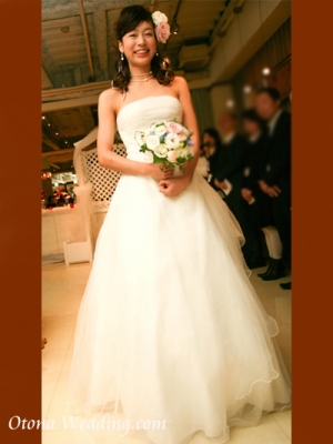 衣装レンタルプランが激安格安なのは大人ウェディング.com青山サロン