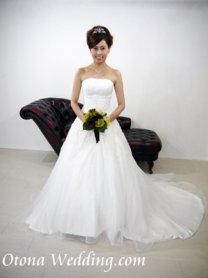 タキシードが長期レンタルで激安格安なのは大人ウェディング.com青山サロン