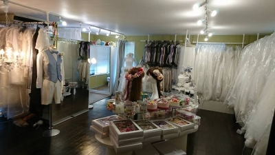 ウェディングドレスが激安格安なのは東京青山の大人ウェディング.com青山サロン