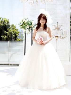 ウェディングドレスが激安格安なのは東京青山の大人ウェディング.com青山サロン