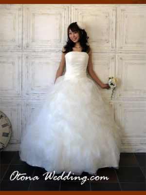 ウェディングドレスが激安格安なのは東京青山の大人ウェディング.com青山サロン