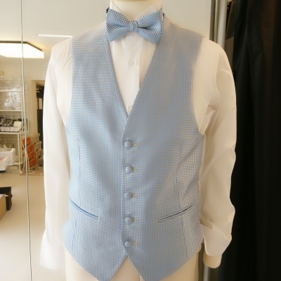 タキシードが長期レンタルで激安格安なのは大人ウェディング.com青山サロン