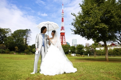 ウェディングドレスが激安格安なのは東京青山の大人ウェディング.com青山サロン