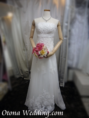 ウェディングドレスが激安格安なのは東京青山の大人ウェディング.com青山サロン