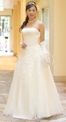 激安格安ウェディングドレスは大人ウェディング.com青山サロン