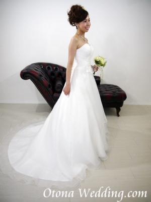 激安格安ウェディングドレスは大人ウェディング.com青山サロン