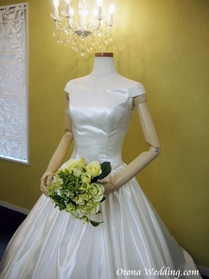 激安格安ウェディングドレスは大人ウェディング.com青山サロン