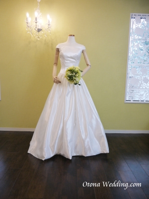 激安格安ウェディングドレスは大人ウェディング.com青山サロン