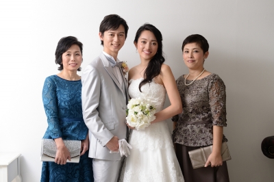 両家衣装が激安格安なのは東京青山の大人ウェディング.com