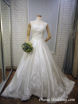 衣装レンタルプランが激安格安なのは大人ウェディング.com青山サロン