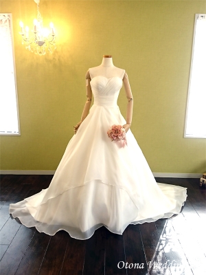 激安格安ウェディングドレスは大人ウェディング.com青山サロン