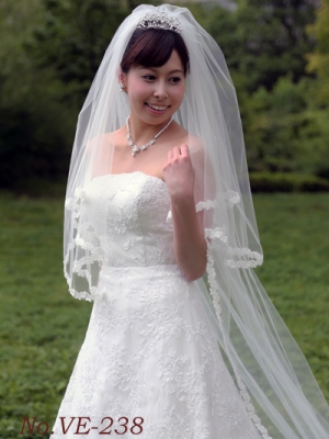 激安格安ウェディングドレスは大人ウェディング.com青山サロン