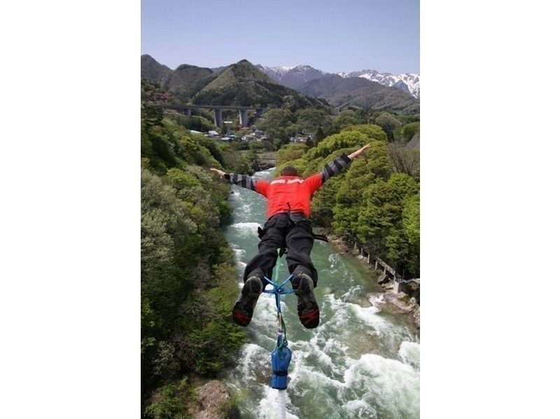 【群馬・みなかみ】高低差42mのバンジージャンプ!諏訪峡大橋「みなかみバンジー」の紹介画像